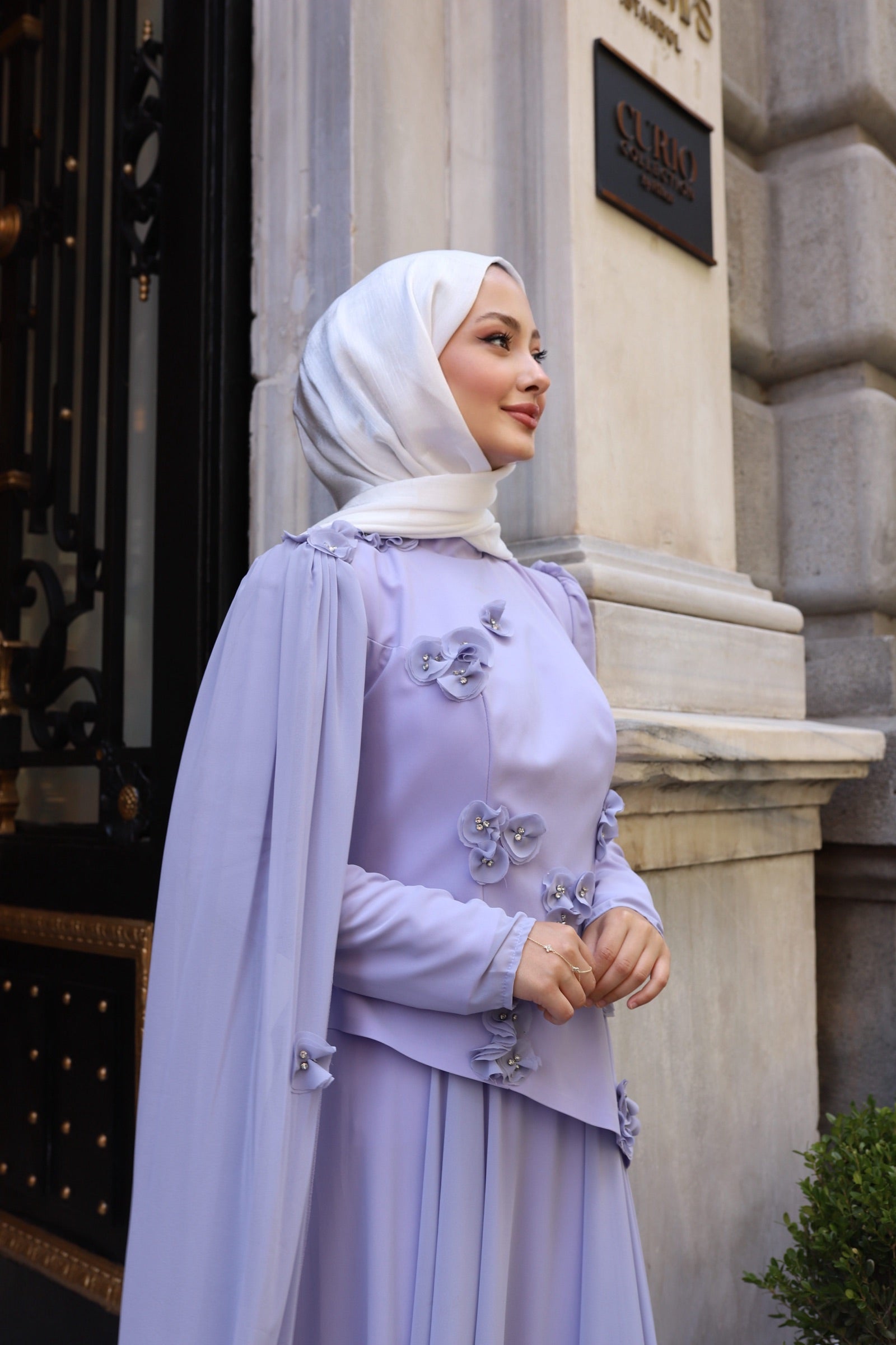 Gül detaylı  bella abaya-lila)