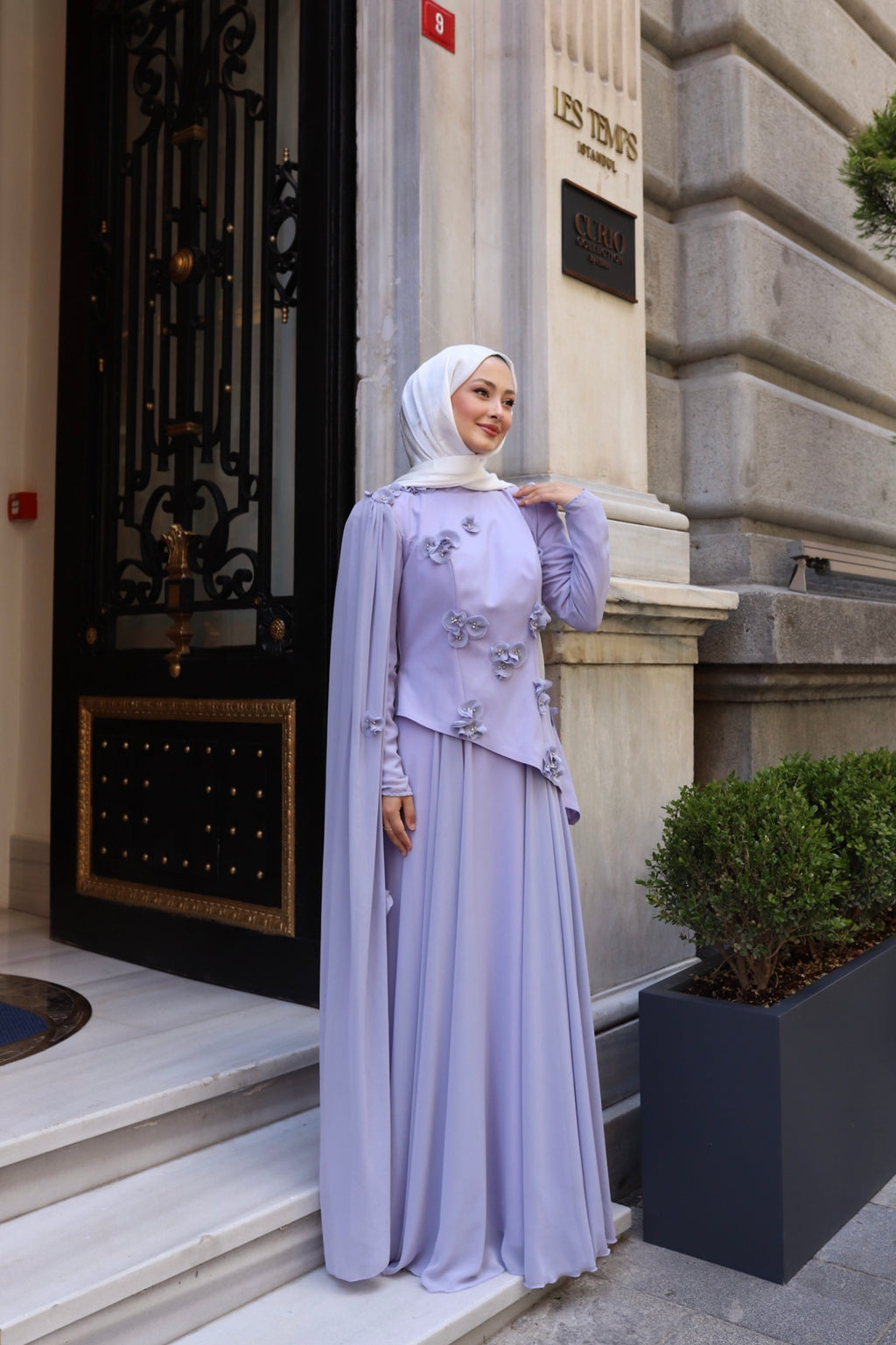 Gül detaylı  bella abaya-lila)