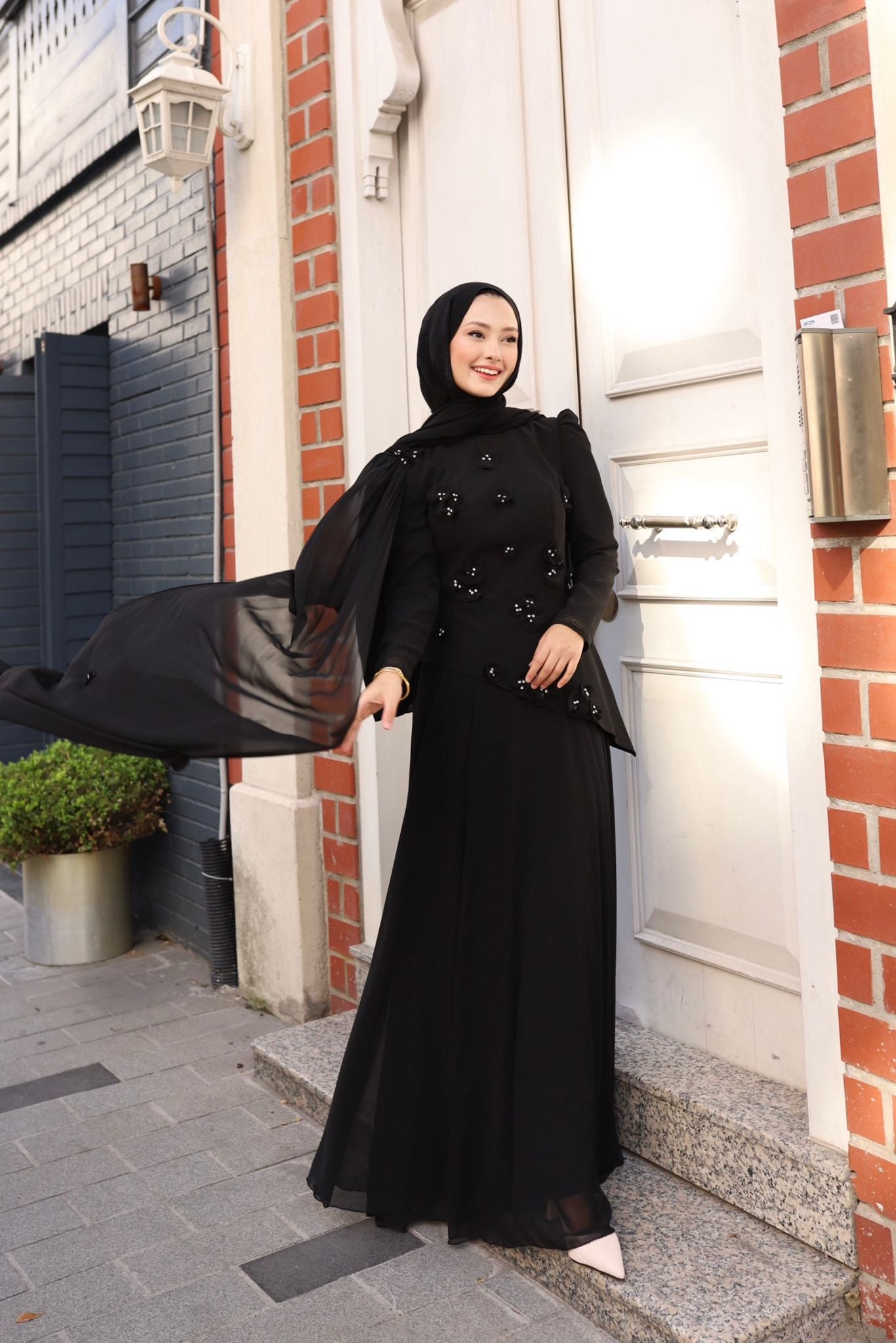 Gül detaylı  bella abaya-siyah