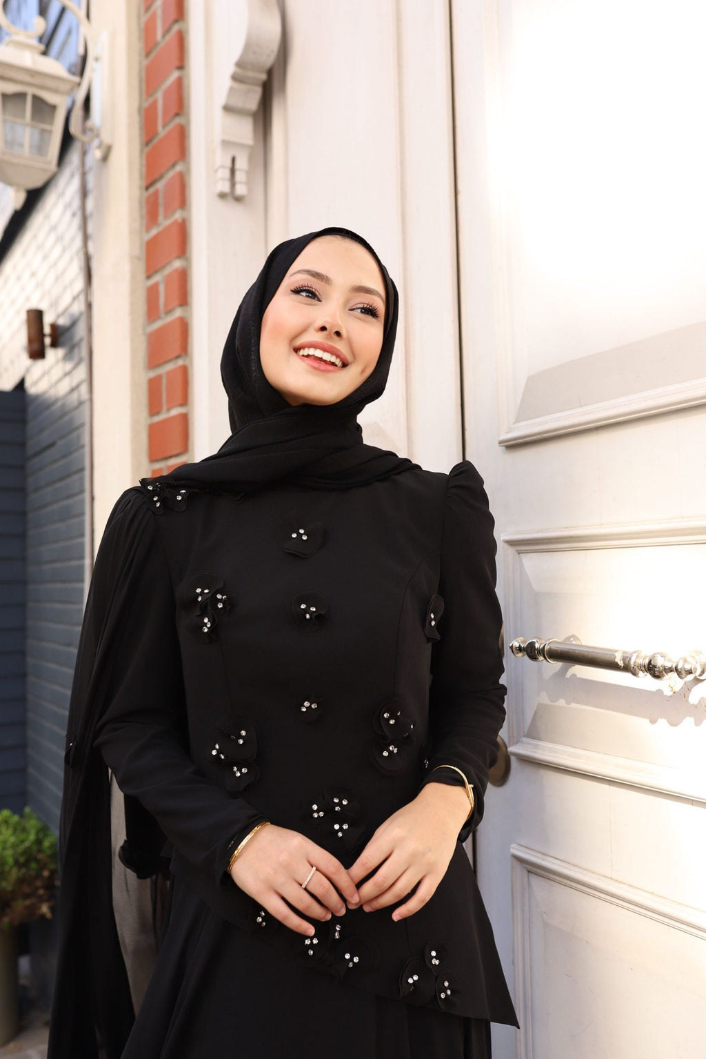 Gül detaylı  bella abaya-siyah