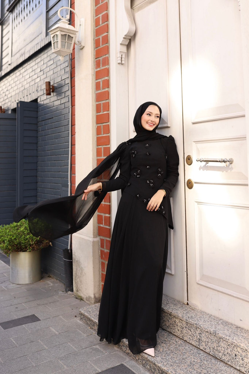 Gül detaylı  bella abaya-siyah