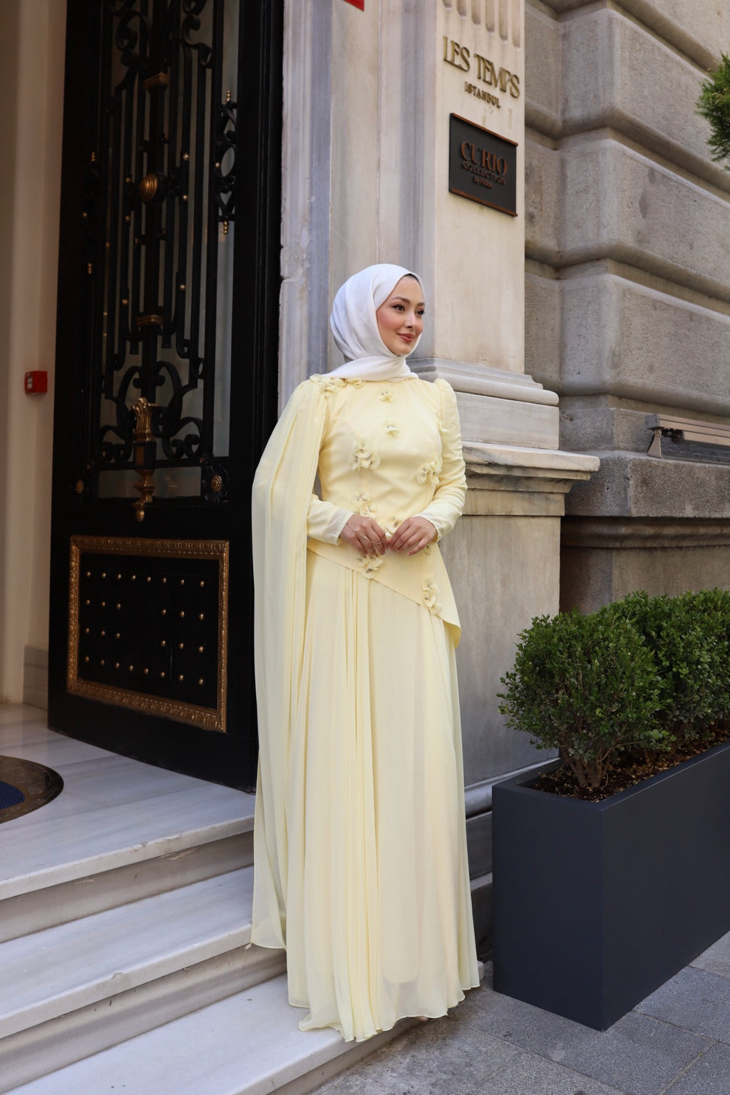 Gül detaylı  bella abaya-limon sarısı