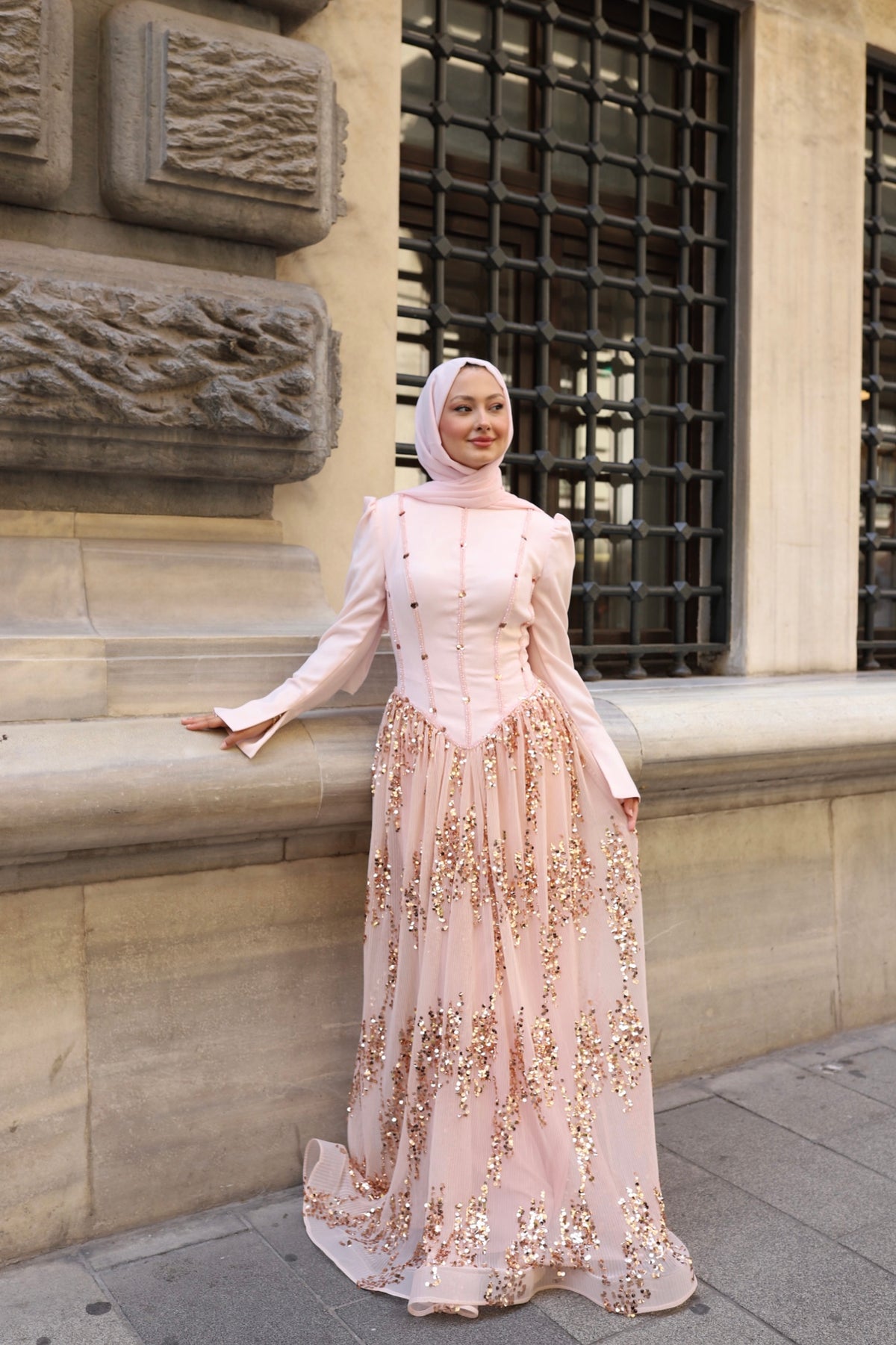 Luna Esila Abiye -pembe