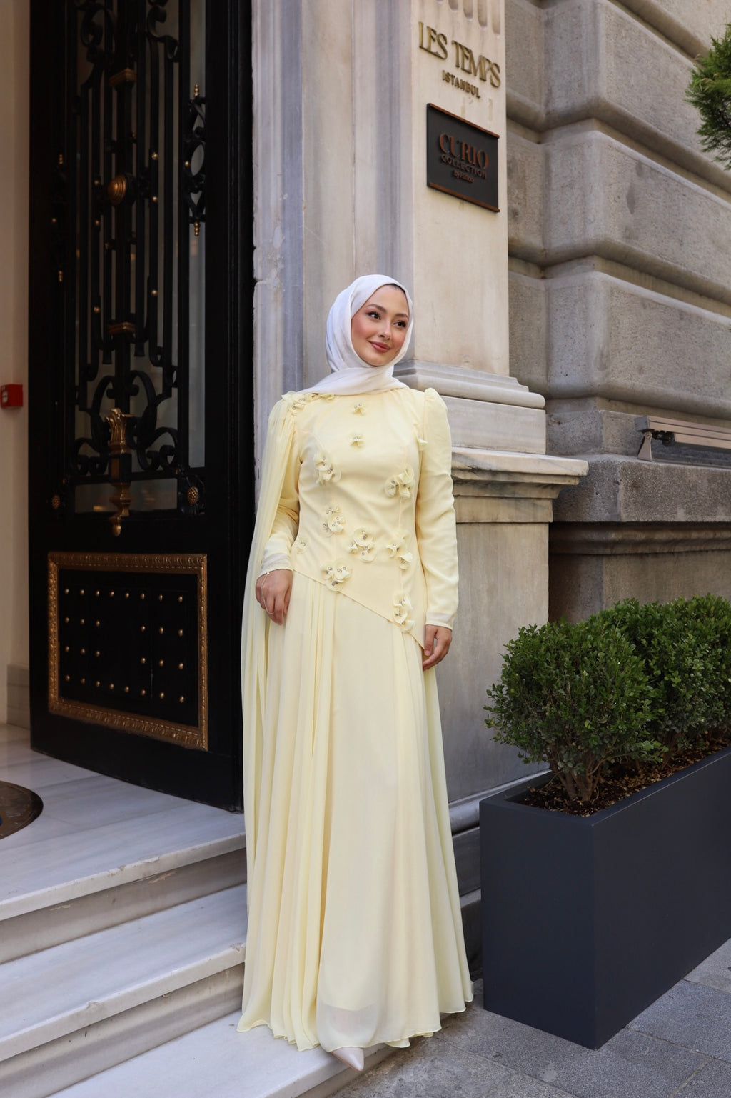 Gül detaylı  bella abaya-limon sarısı