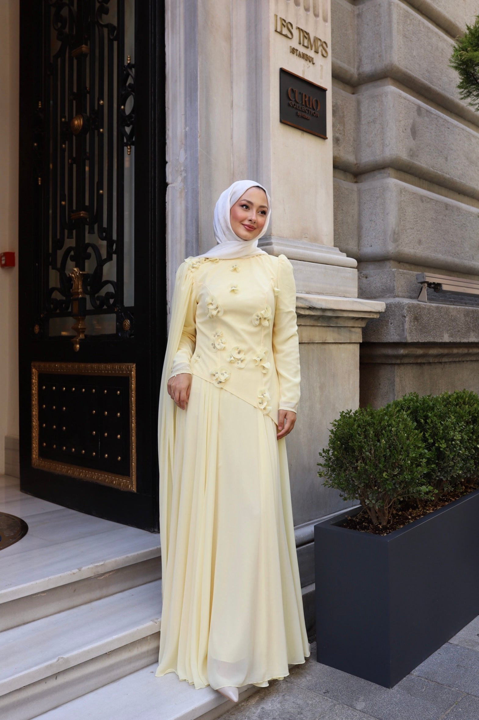 Gül detaylı  bella abaya-limon sarısı