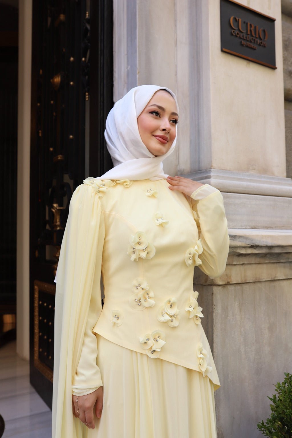 Gül detaylı  bella abaya-limon sarısı