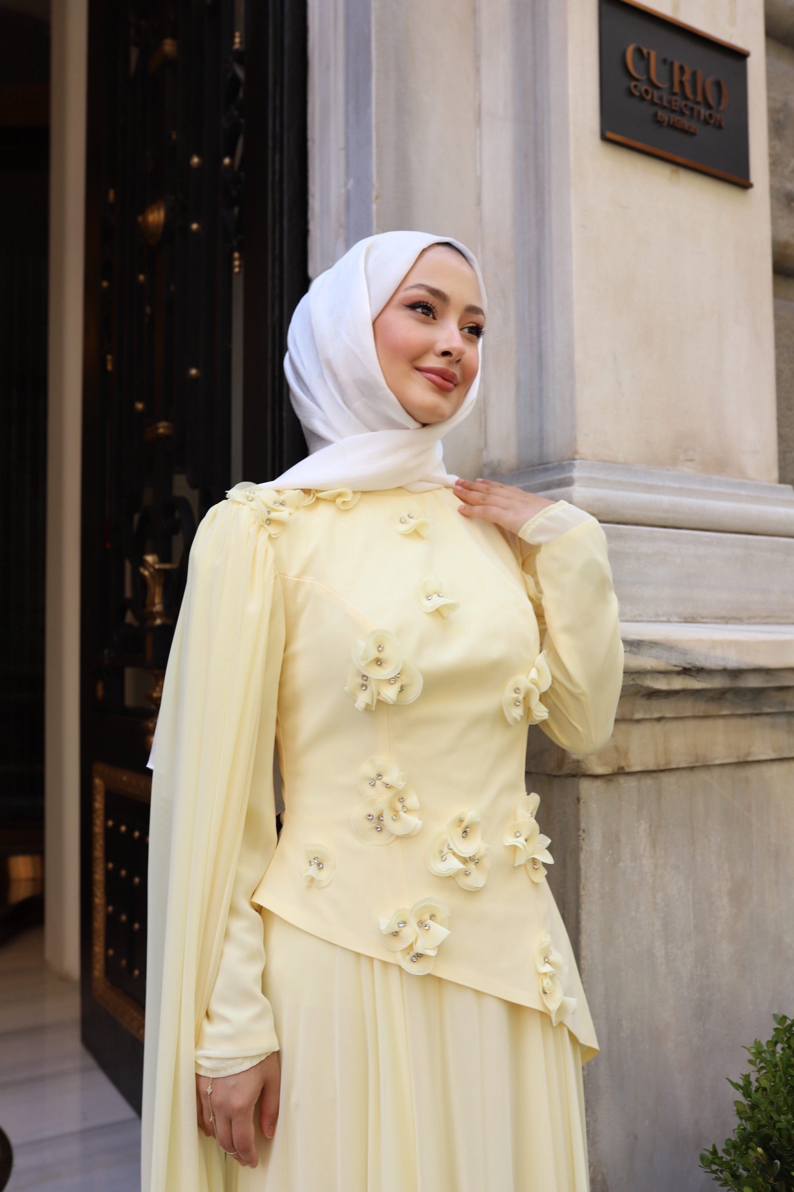 Gül detaylı  bella abaya-limon sarısı