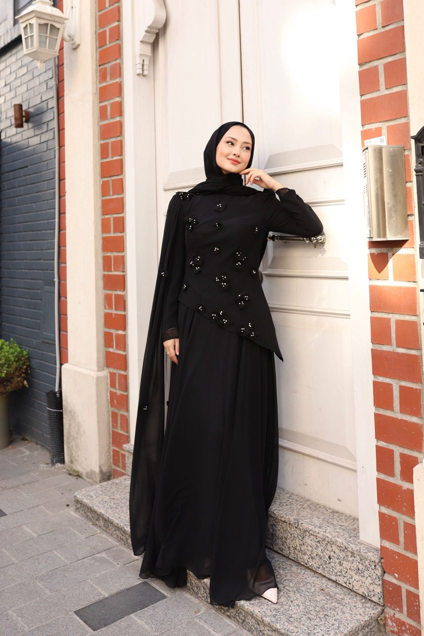 Gül detaylı  bella abaya-siyah