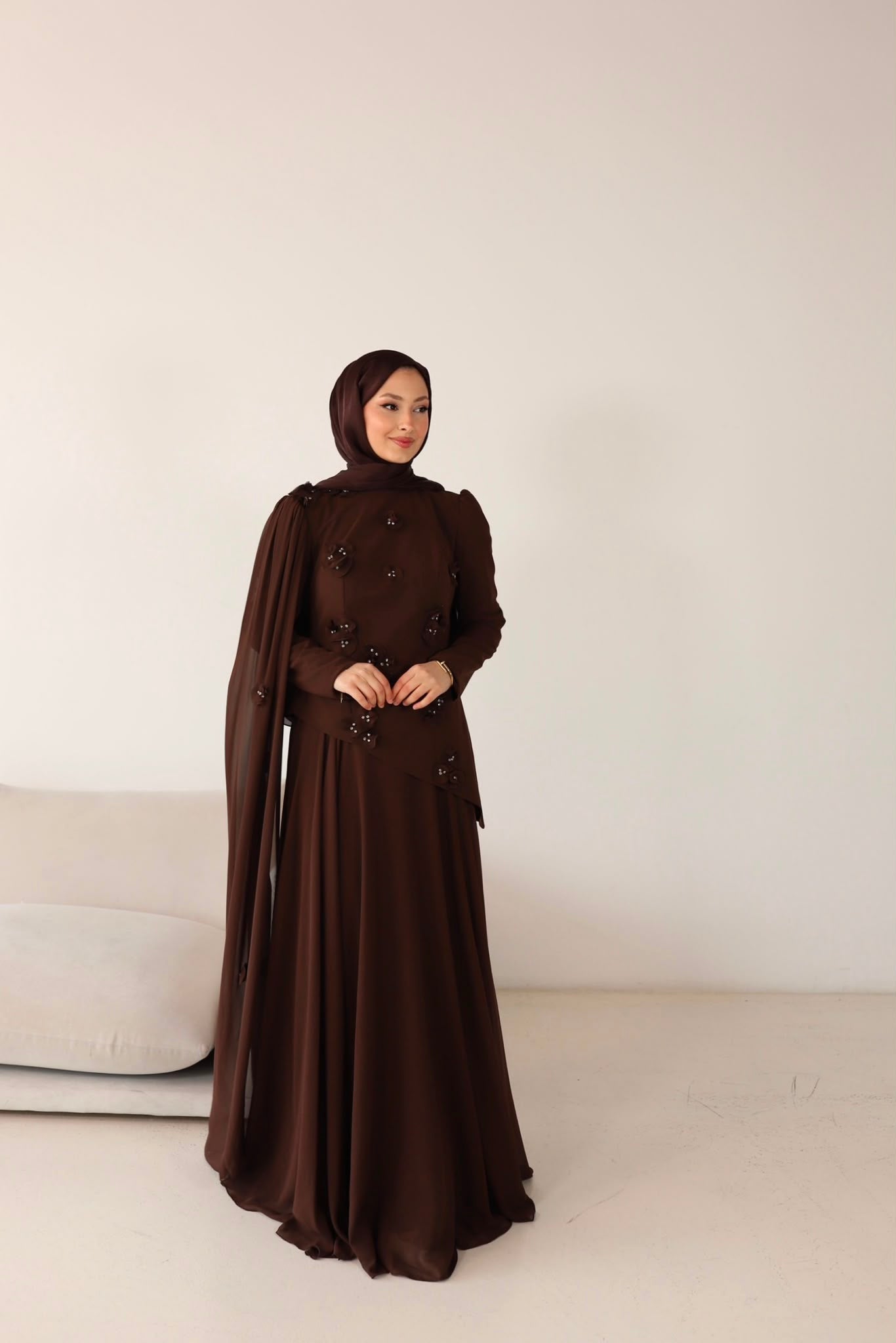 Gül detaylı  bella abaya-kahve