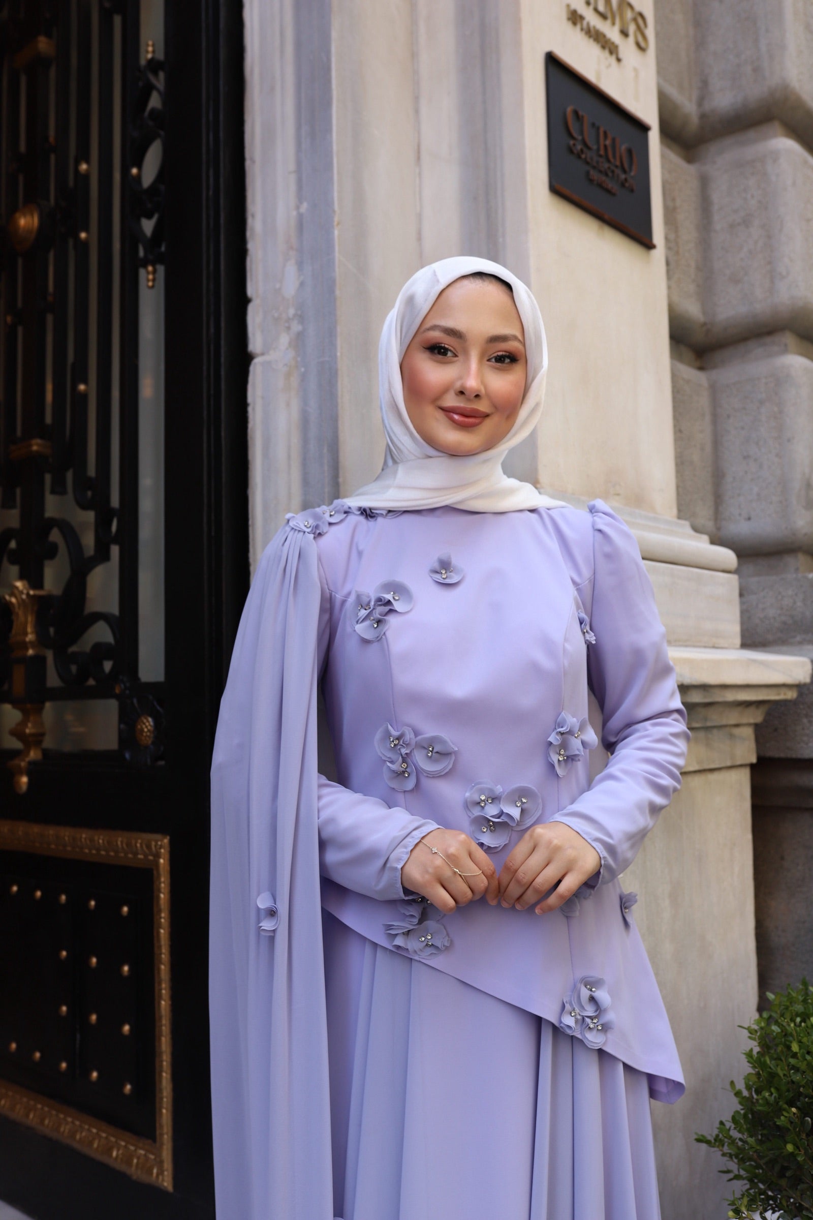 Gül detaylı  bella abaya-lila)