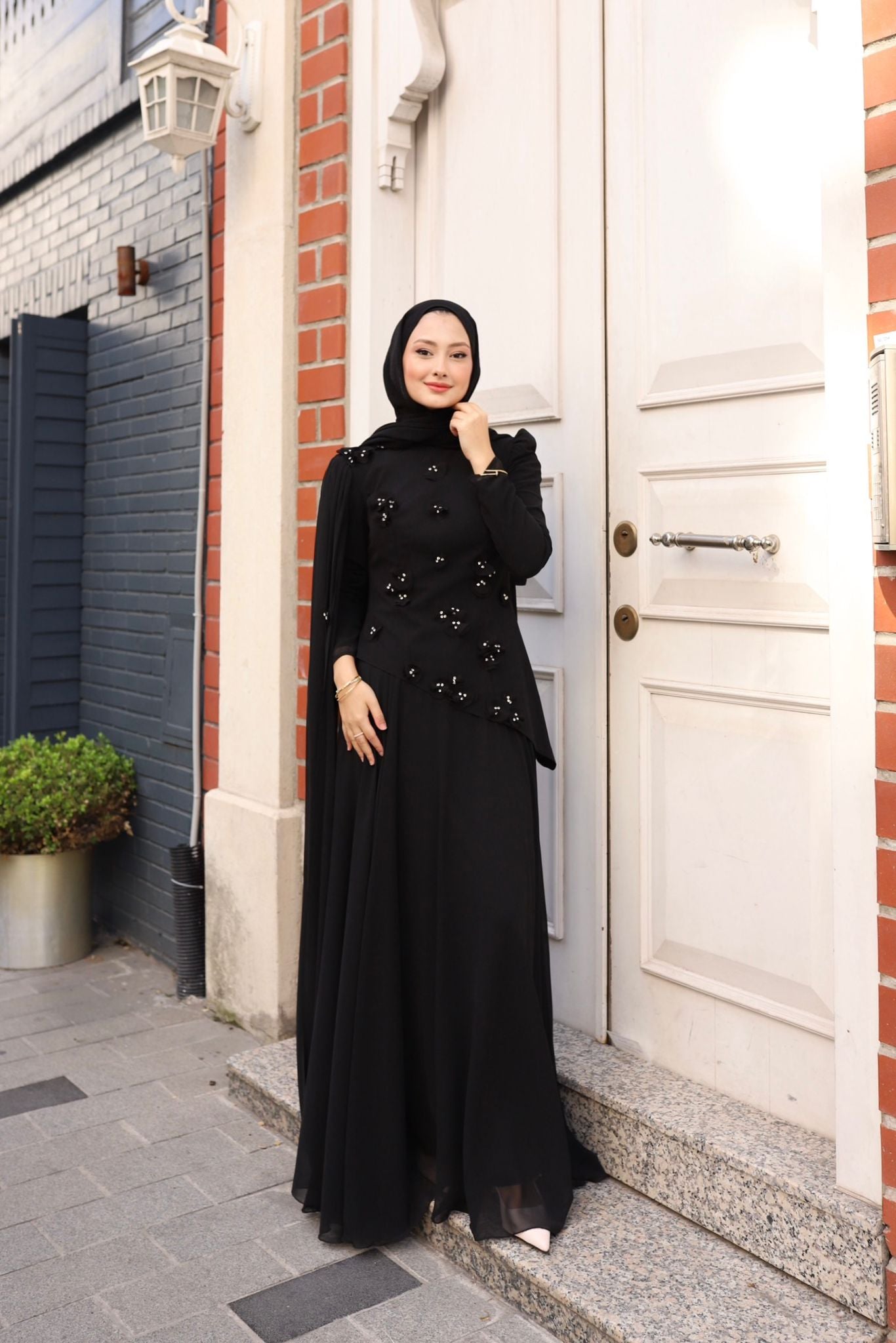 Gül detaylı  bella abaya-siyah